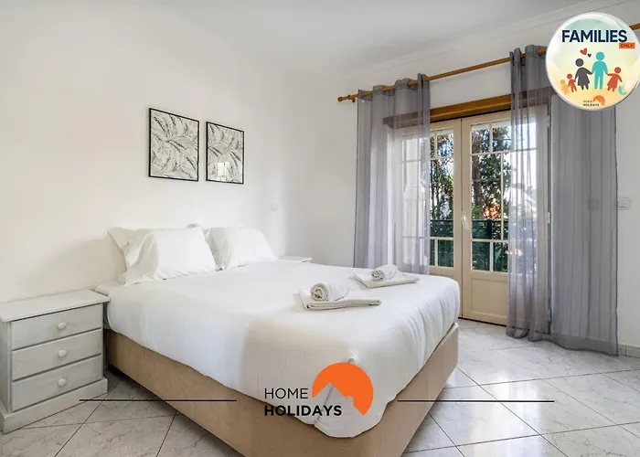 #230 Only Families - Flat A Flor By Holidays * אלבופיירה