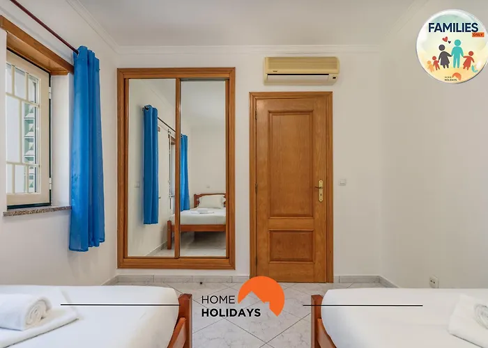 #230 Only Families - Flat A Flor By Holidays דירה *